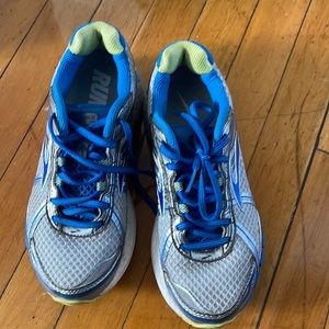 Women’s Brooks Adrenaline size 7.5